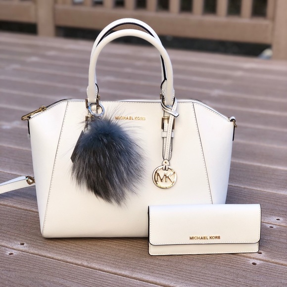 Michael Kors Handbags - NWT Michael Kors Large Ciara handbag&wallet&pom